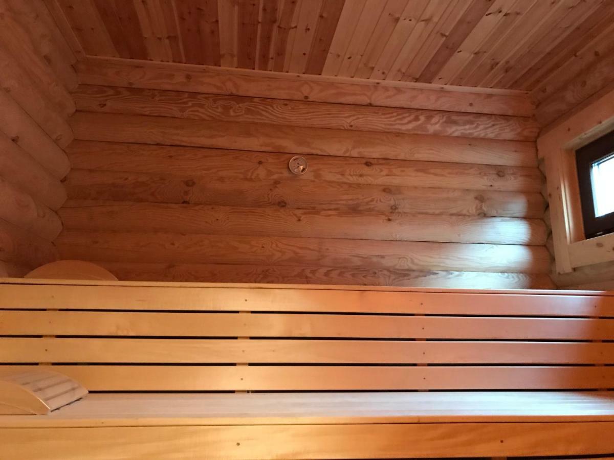 Wellness Huette Am Zwenkauer See Bei Leipzig Luaran gambar